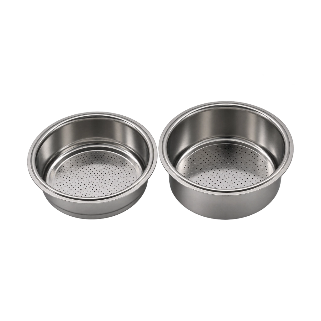 Zwei 51-mm-Espressosiebe aus Edelstahl im Vergleich für Siebträger und Espressozubereitung