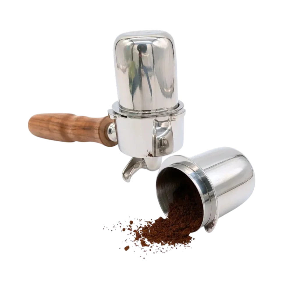 KM Messbecher 51mm auf Siebträger und mit Kaffee befüllt