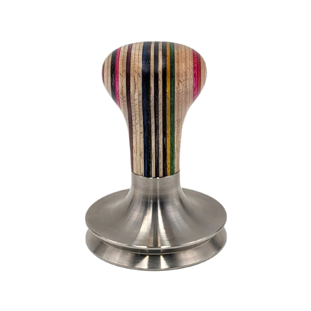 Tamper mit buntem Griff und Streifenmuster