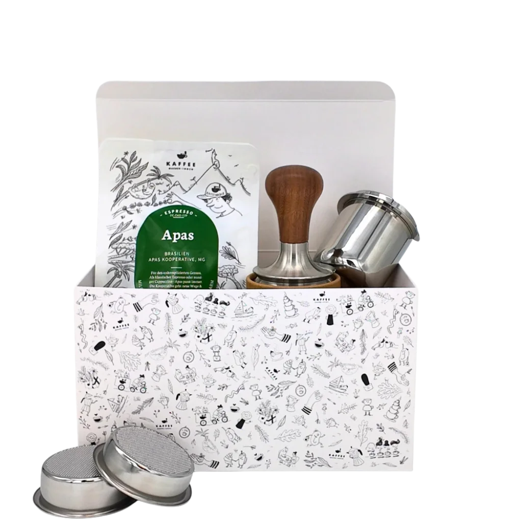 Geschenkset offen mit Box, KM Tamper, zwei Sieben und einem KM Messbecher