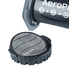 AeroPress Stainless Steel Filter, eingesetzt in der AeroPress Original 