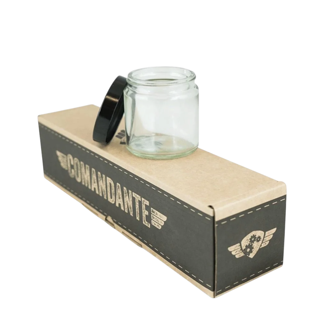 Comandante Ersatzbehälter transparent auf der Verpackung und offenem Deckel