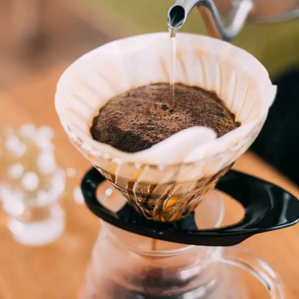 Hario V60, Wasser wird eingegossen 