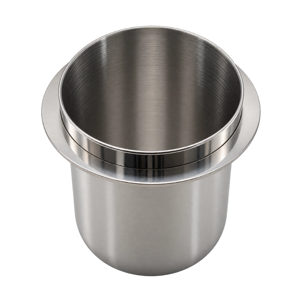 Innenansicht des Kaffeemacher Edelstahl-Messbechers 51 mm mit glatter Edelstahloberfläche