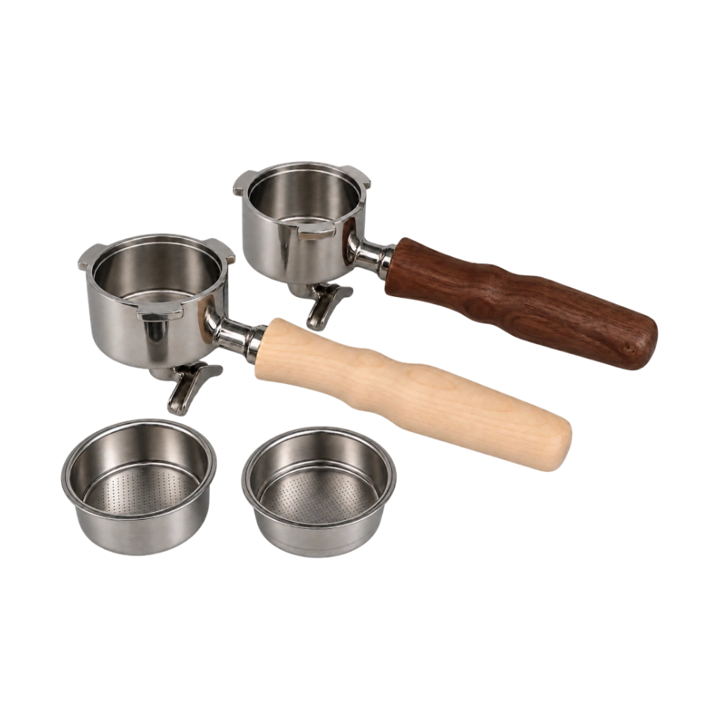 Kaffeemacher Siebträger für DeLonghi Dedica mit 2er-Auslauf in zwei Varianten mit hellem und dunklem Holzgriff, dargestellt mit zwei Edelstahl-Siebeinsätzen.
